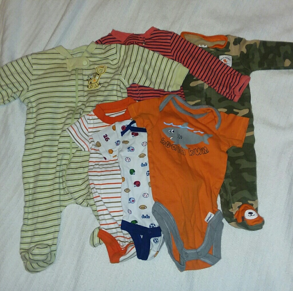 6 piece sleeper/onesie lot